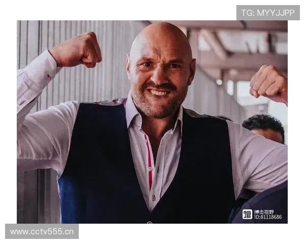 泰森·富里居然在训练馆里穿着拖鞋跳绳？这啥豪门生活的极致反差啊！